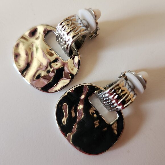 ✨ Lot of 7 Clip-On Earrings | Gold & Black, Pearl Accent, Retro Style - Picture 6 of 9